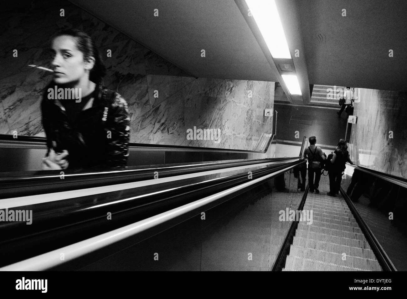 La fin d'une journée de pluie sur une station de métro de Lisbonne. Banque D'Images