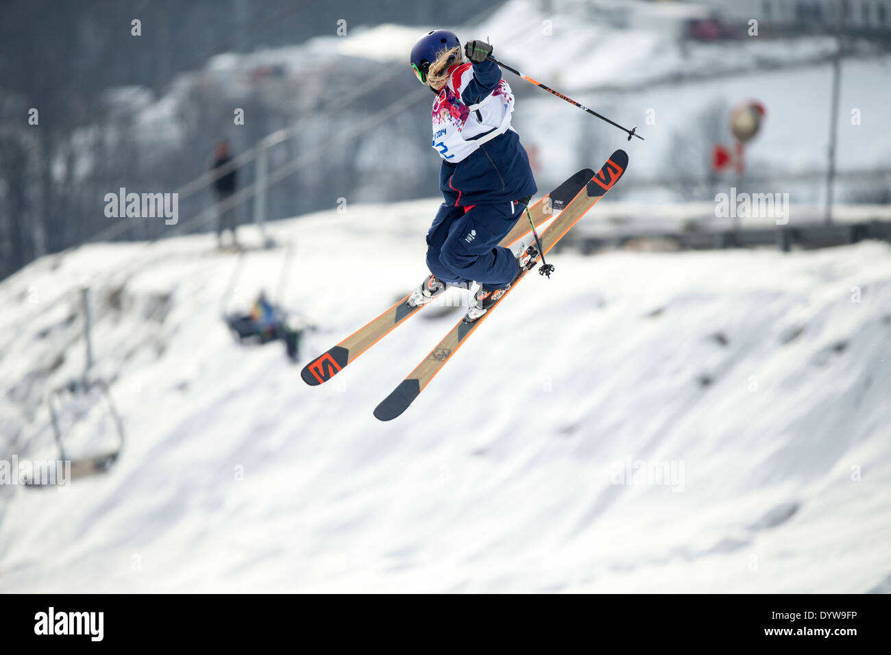 Katie Summerhayes (GBR) qui se font concurrence sur le slopestyle Ski Dames aux Jeux Olympiques d'hiver de Sotchi en 2014, Banque D'Images