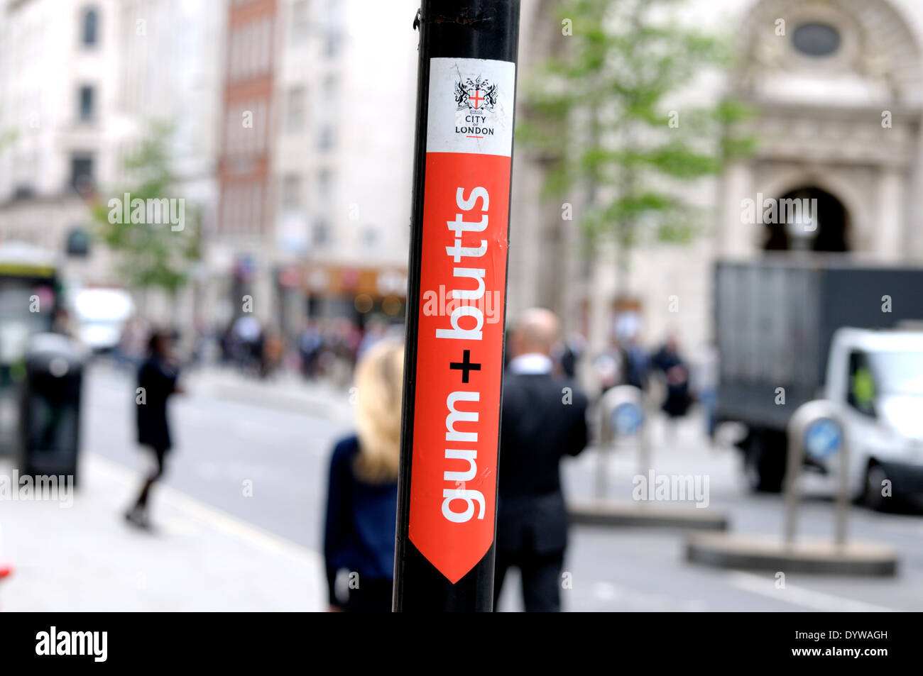 Londres, Angleterre, Royaume-Uni. La gomme et Butts référentiel dans Holborn. Lieu de dépôt utilisé le chewing-gum et mégots de cigarettes Banque D'Images