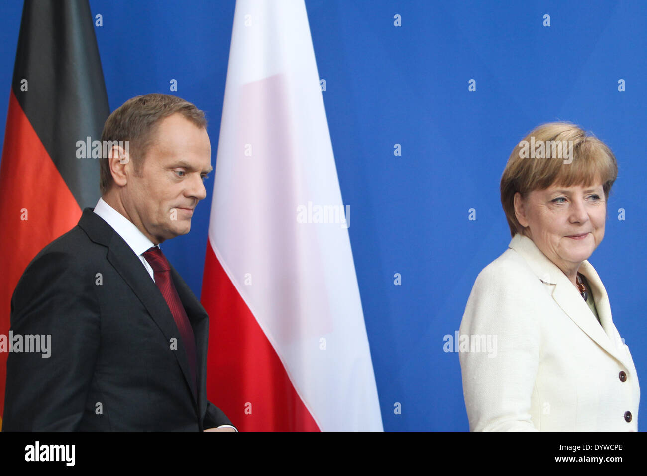 Berlin, Allemagne. Apr 25, 2014. La chancelière allemande Angela Merkel (R) et la visite du Premier ministre polonais Donald Tusk, assister à une conférence de presse à la chancellerie à Berlin, Allemagne, le 25 avril 2014. Credit : Zhang Fan/Xinhua/Alamy Live News Banque D'Images