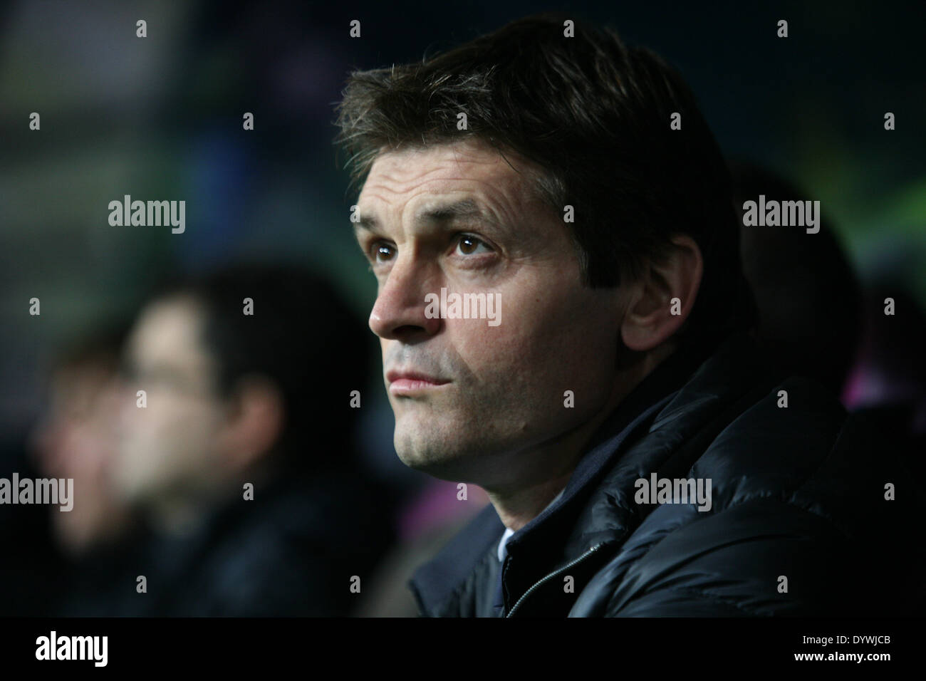 Barcelone. Apr 25, 2014. Photo prise le 13 janvier 2013 montre l'entraîneur de Barcelone Tito Vilanova réagit au cours de leur première division espagnole match de football contre Malaga au stade La Rosaleda de Malaga, en Espagne. L'ancien entraîneur de Barcelone Tito Vilanova est décédé le 25 avril 2014 après une longue bataille contre le cancer. Credit : Agenciapuntopress/Xinhua/Alamy Live News Banque D'Images