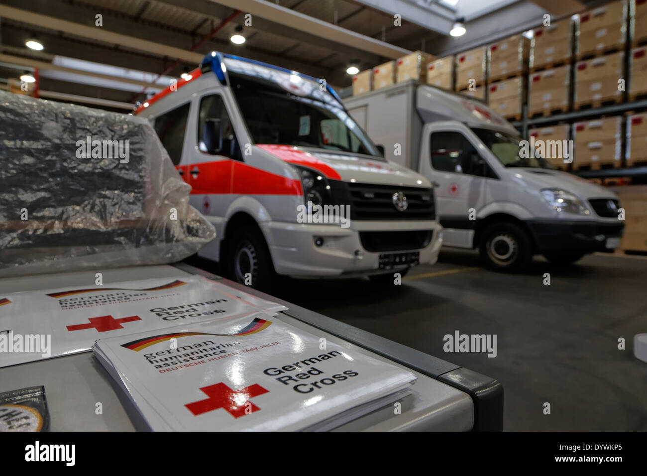 Schönefeld, Allemagne, Ukraine vol de secours de la Croix-Rouge Banque D'Images