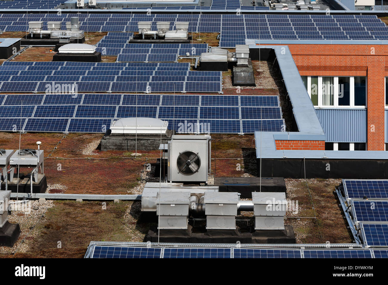 Berlin, Allemagne, l'installation photovoltaïque sur le toit de la GSG- ensemble immobilier Banque D'Images