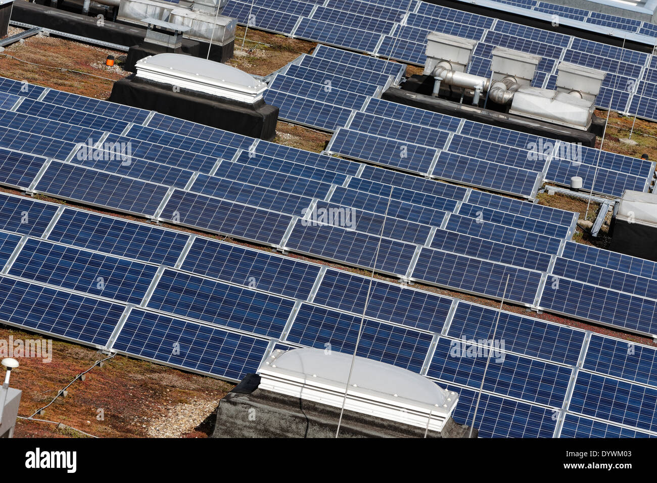 Berlin, Allemagne, l'installation photovoltaïque sur le toit de la GSG- ensemble immobilier Banque D'Images