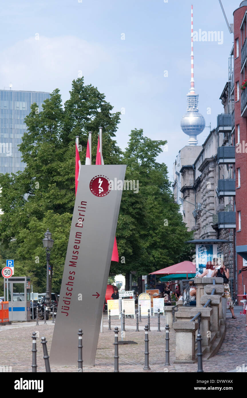 Allemagne, Berlin, Kreuzberg, Musée Juif, par Daniel Libeskind. Banque D'Images