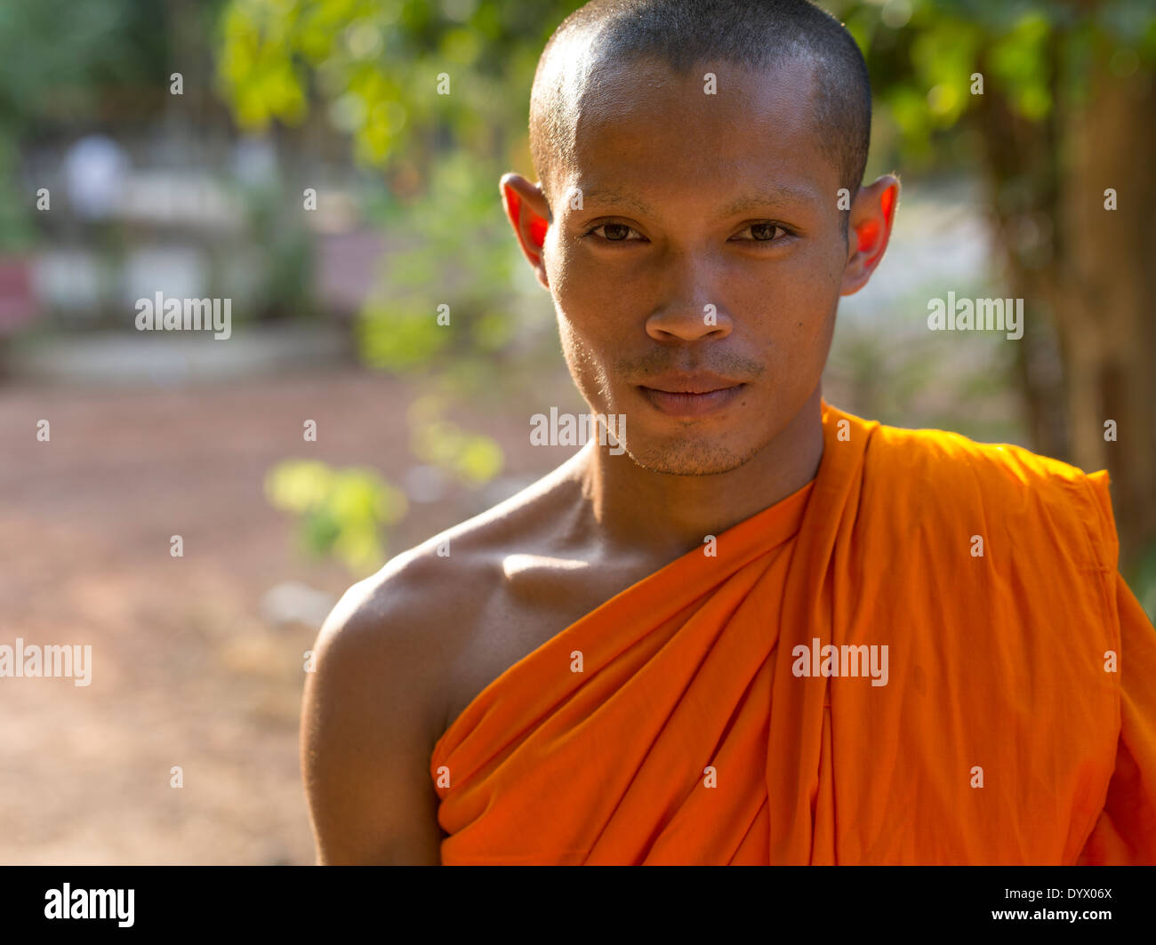 Jeune moine bouddhiste à Angkor Wat, Siem Reap, Cambodge Banque D'Images