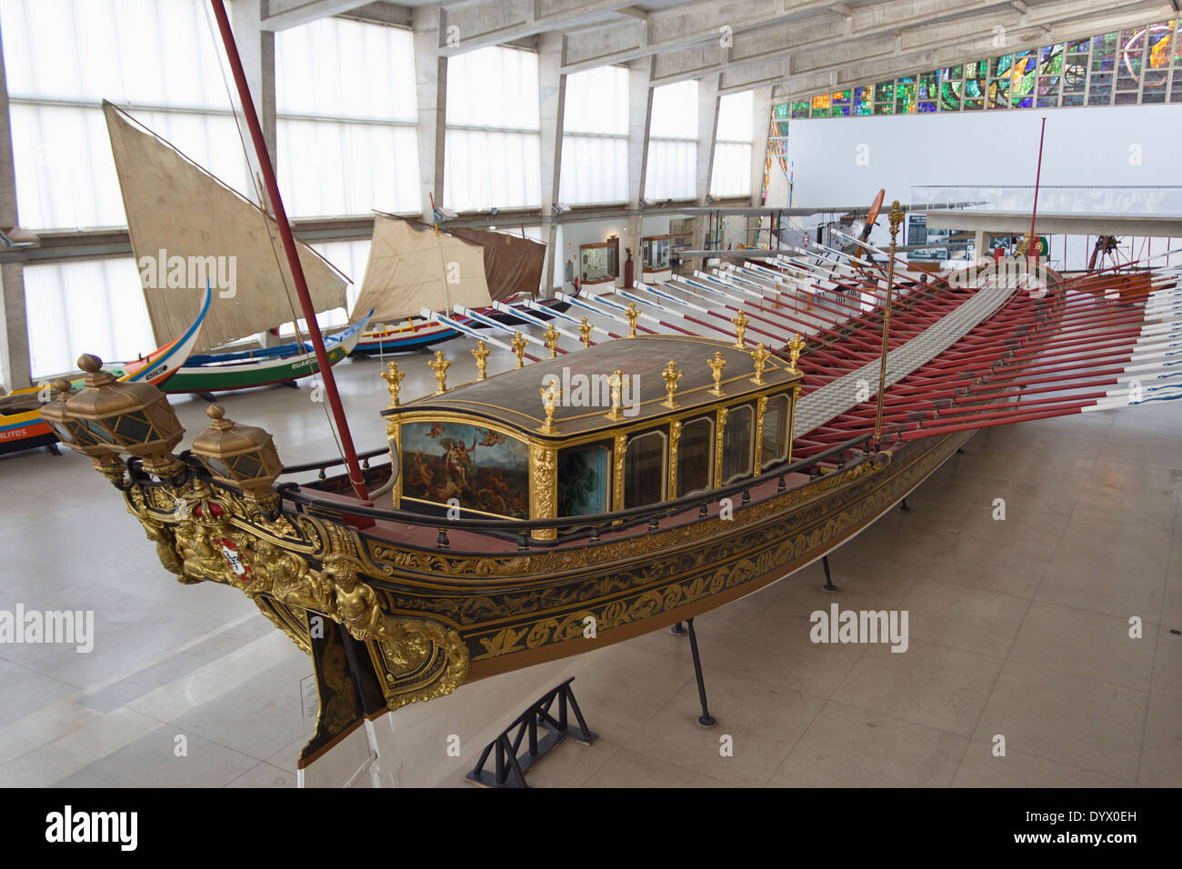 Lisbonne, Portugal. Une barge royale dans le Museu de Marinha. Banque D'Images