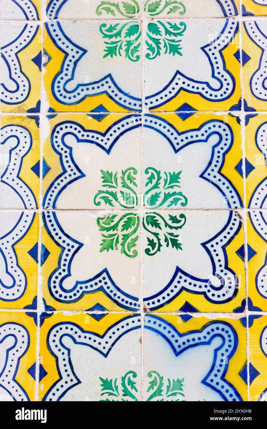 Lisbonne, Portugal. Détail de carreaux de céramique typiquement portugaise. Banque D'Images