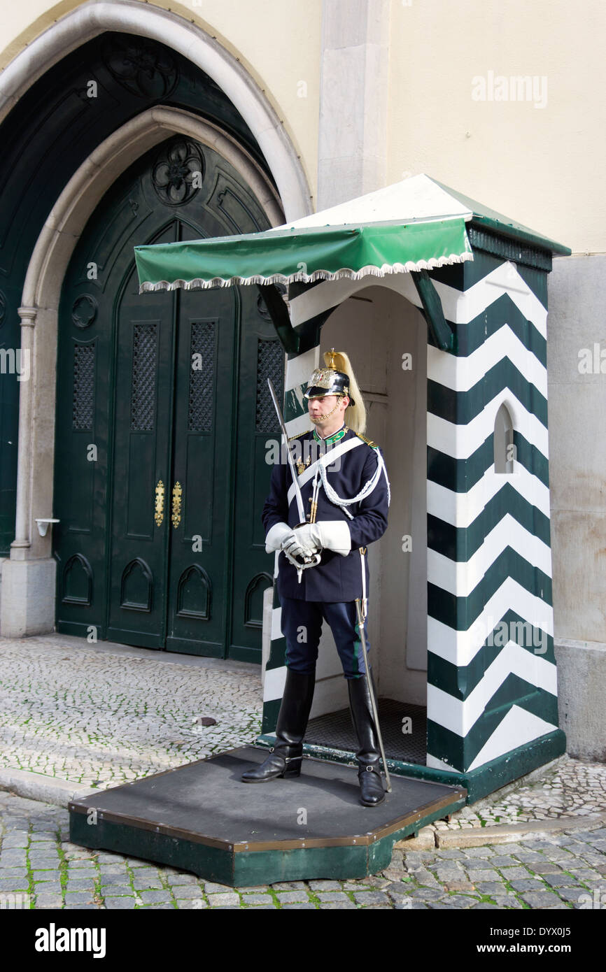 Largo do Carmo, Lisbonne, Portugal. La Garde nationale républicaine portugaise (GNR) siège. Banque D'Images