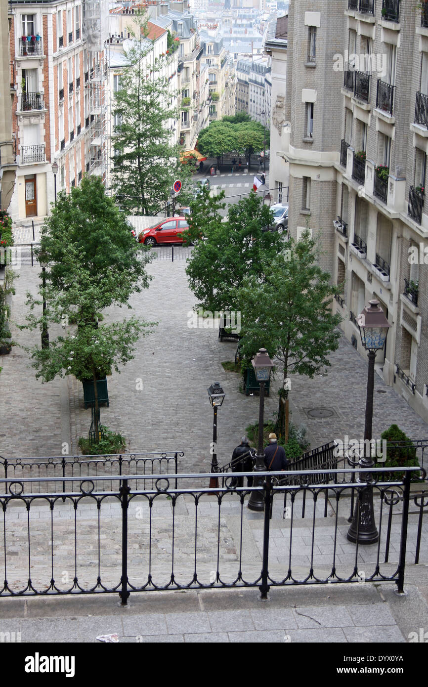 Paris, France, vue vers le bas du nord rue du Mont Cenis Banque D'Images