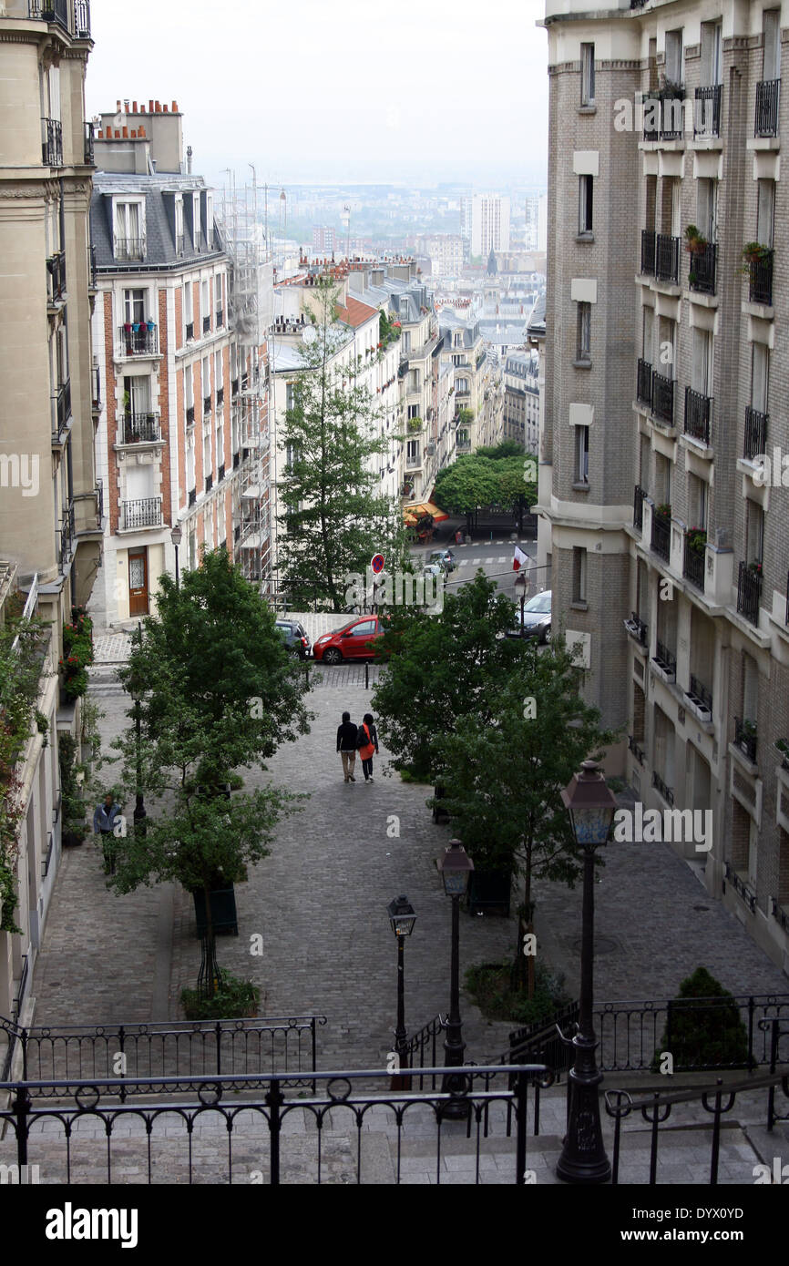 Paris, France, vue vers le bas du nord rue du Mont Cenis Banque D'Images