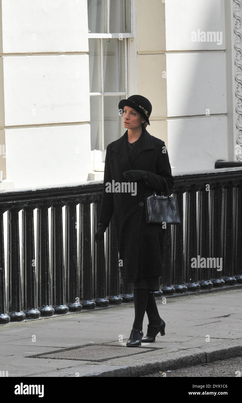 Le Strand, London, UK. 26 avril. Joanne Froggatt (comme Anna Smith) agit dans une scène de Downton Abbey en tournage près de The Strand. Crédit : Matthieu Chattle/Alamy Live News Banque D'Images