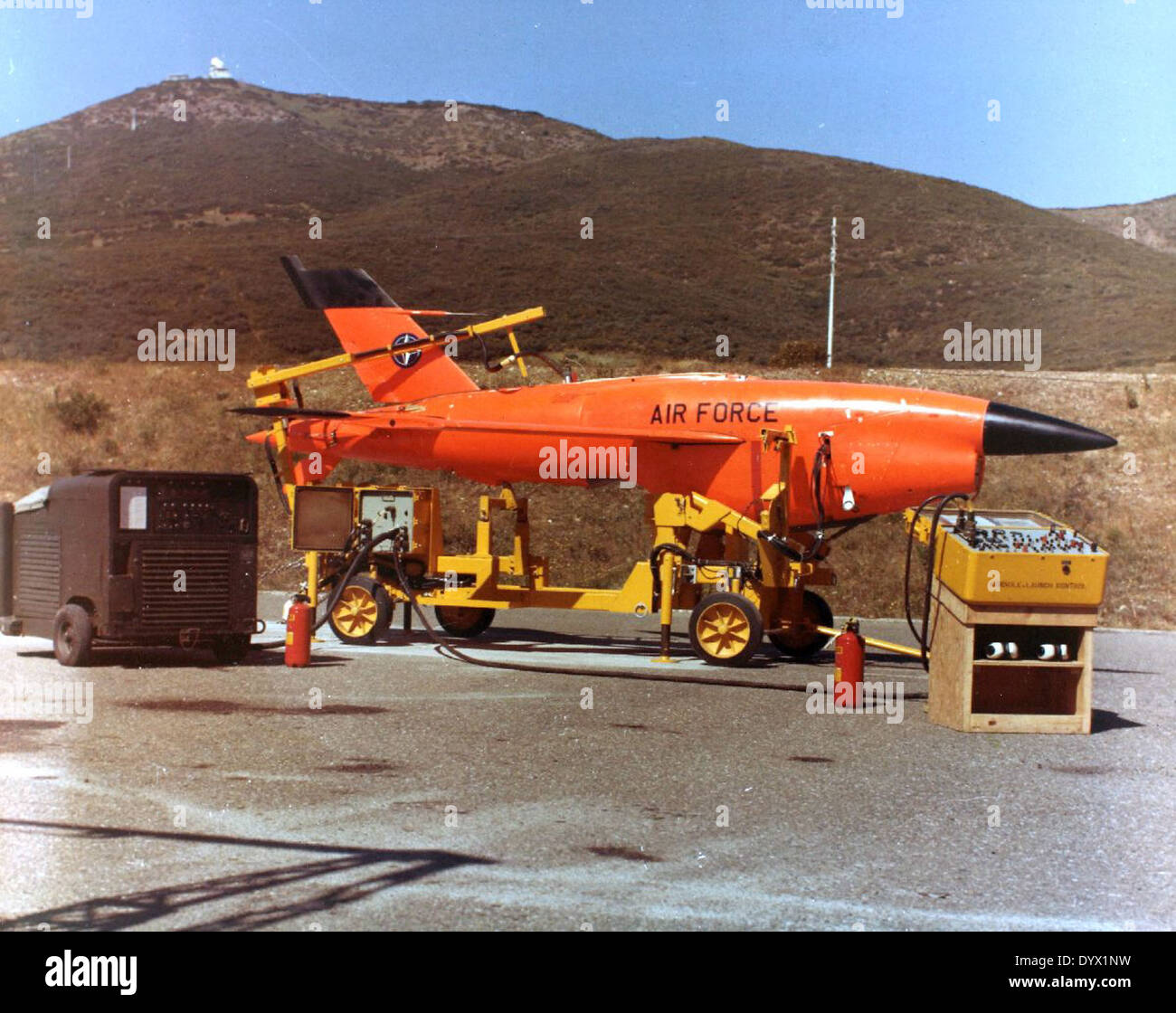 Le Teledyne Ryan UAV (Unmanned Aerial Vehicle) représente des avancées dans la technologie des drones développée pour diverses applications, y compris militaires et de reconnaissance. Il est exposé au San Diego Air & Space Museum, soulignant son rôle dans l'histoire de l'aérospatiale et des systèmes sans pilote. Banque D'Images