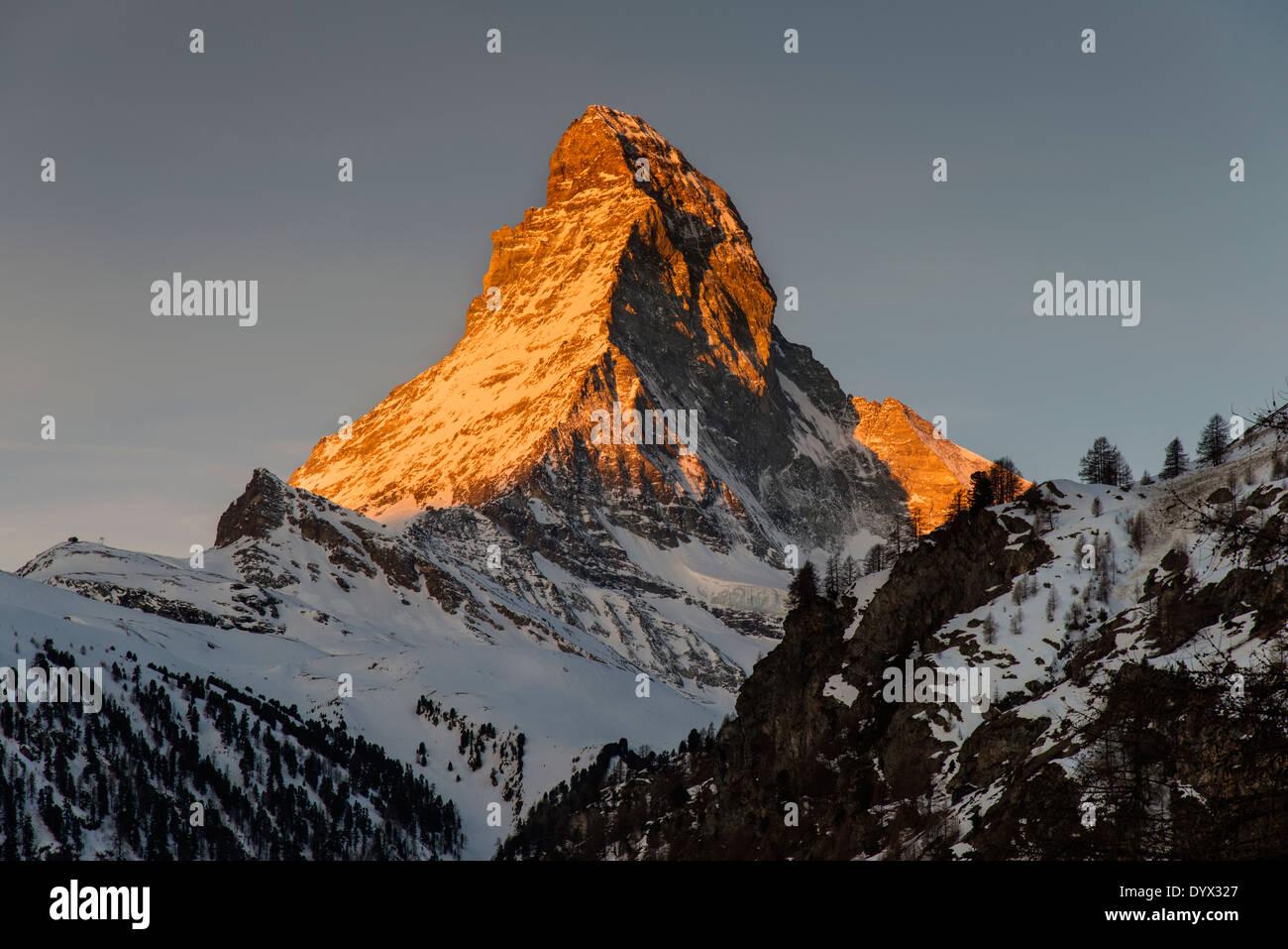 Au lever du soleil, le Mont Cervin Zermatt, Valais ou Valais, Suisse Banque D'Images