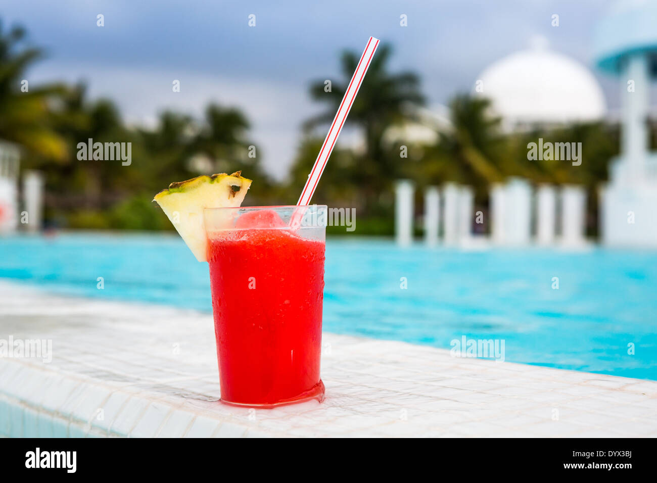 Verre de cocktail daiquiri aux fraises Banque D'Images