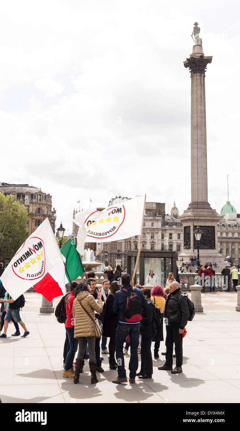 Londres, Royaume-Uni. Apr 26, 2014. Des militants de la succursale britannique de la partie italienne "Mouvement cinq étoiles" prendre part à vous de faire tout le monde sais jour (iciamolo «un tutti') à Trafalgar Square, Londres, Royaume-Uni Le samedi 26 avril 2014. La journée a pour but d'examiner en profondeur les récentes lois italiennes et mesures.Le Mouvement cinq étoiles (Movimento Cinque Stelle, M5S) est un parti politique italien lancé en 2009 par l'ex-comédien Beppe Grillo, et Gianroberto Casaleggio, un stratège Web. Credit : Cecilia Colussi/Alamy Live News Banque D'Images