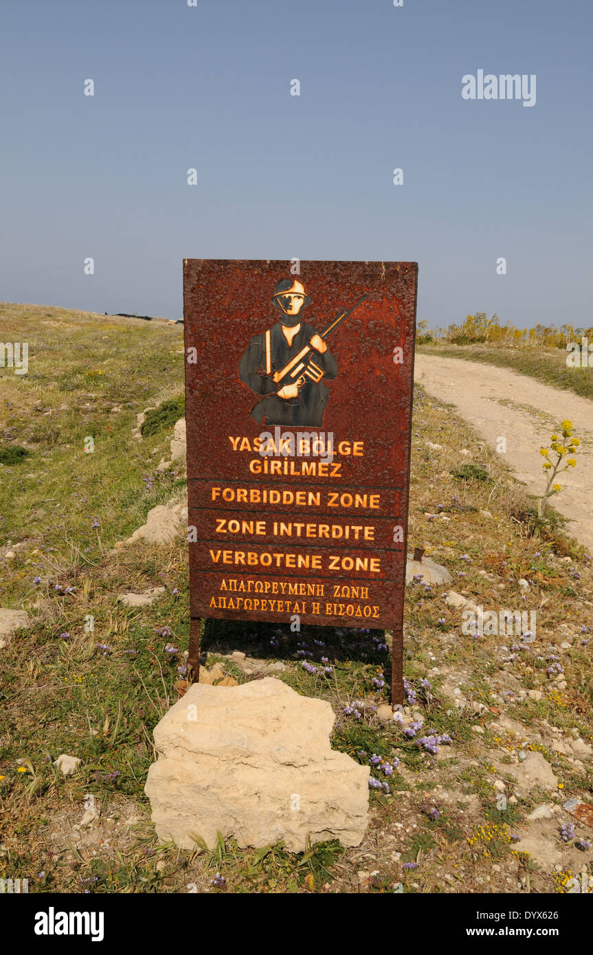 Zone interdite Zone Militaire Turc signe guerre Lapta Lambousa Amérique du Nord de Chypre Banque D'Images