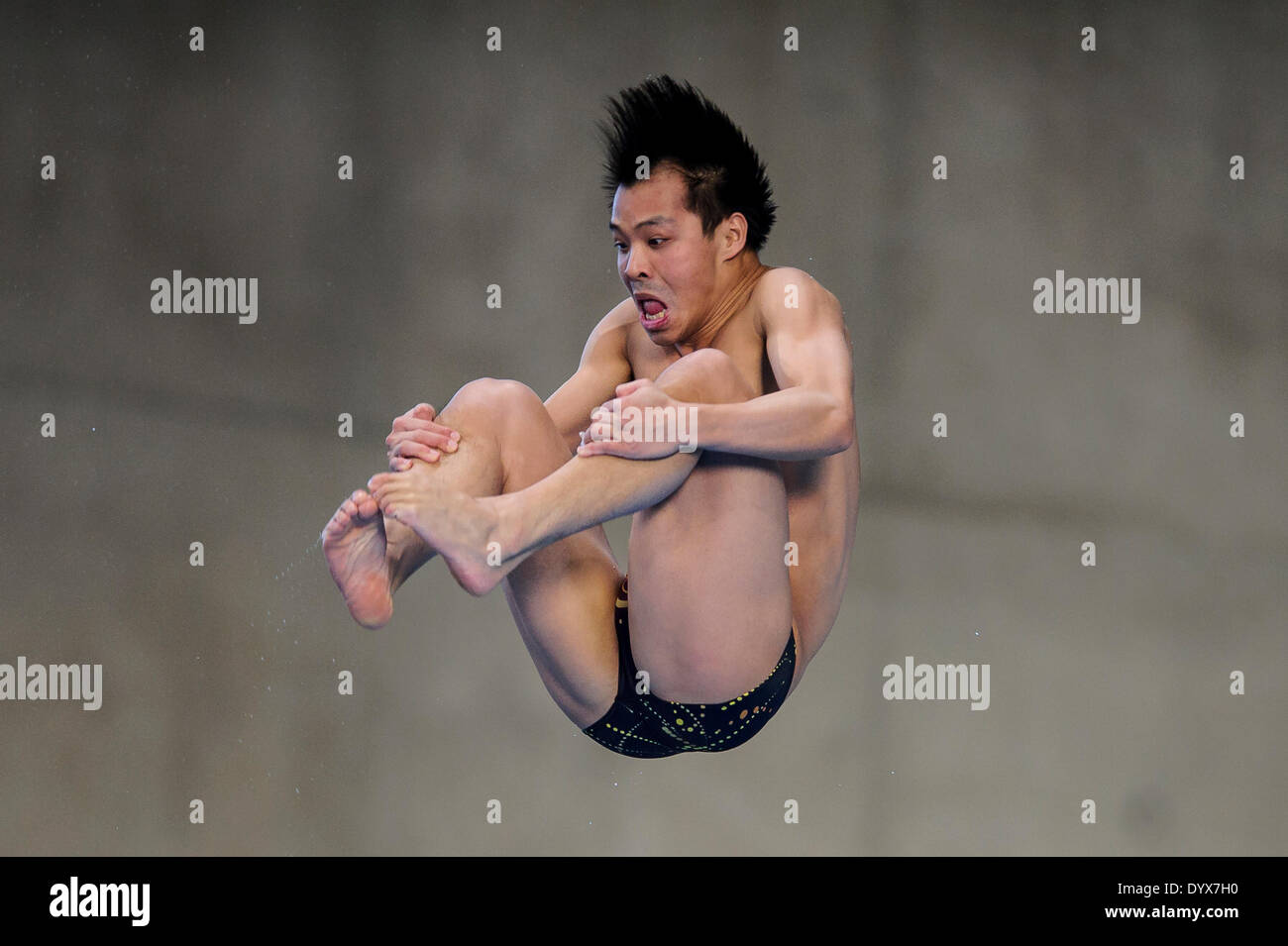 Londres, Royaume-Uni. Apr 26, 2014. Il Chong de Chine (CHN) plongées dans la mens Tremplin 3m pendant deux jour final de la FINA/NVC Diving World Series 2014 au London Centre aquatique. Credit : Action Plus Sport/Alamy Live News Banque D'Images