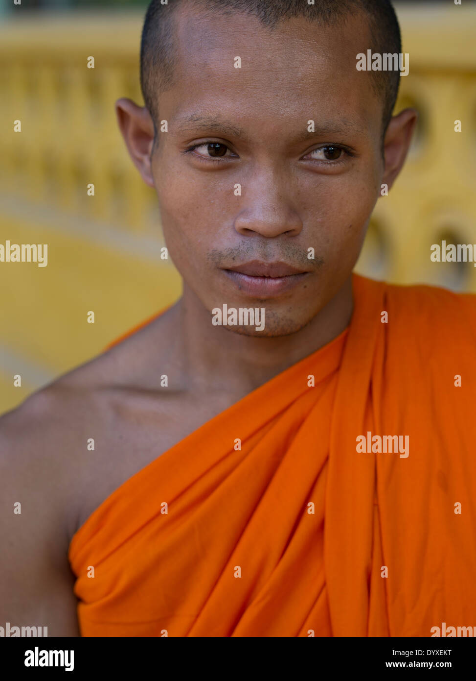 Jeune moine bouddhiste à Angkor Wat, Siem Reap, Cambodge Banque D'Images