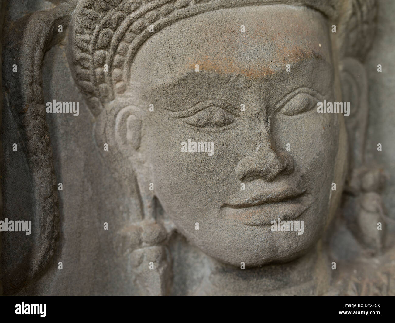 Grès Apsara bas-relief sculpté à Angkor Wat, Temple bouddhiste, Siem Reap, Cambodge Banque D'Images