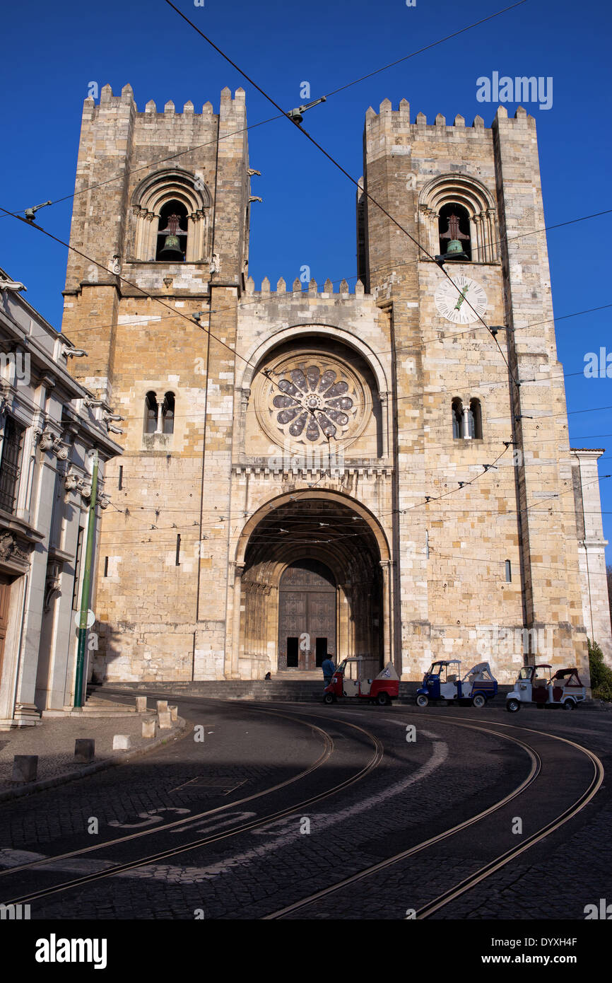 La Cathédrale de Lisbonne (en portugais : Santa Maria Maior de Lisboa ou Se de Lisboa) dans le quartier d'Alfama, le Portugal. Banque D'Images