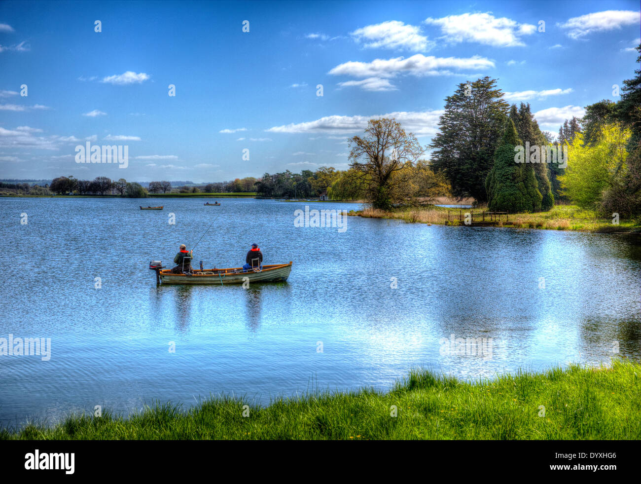 Les pêcheurs de Blagdon lake Somerset England UK en HDR colorés Banque D'Images