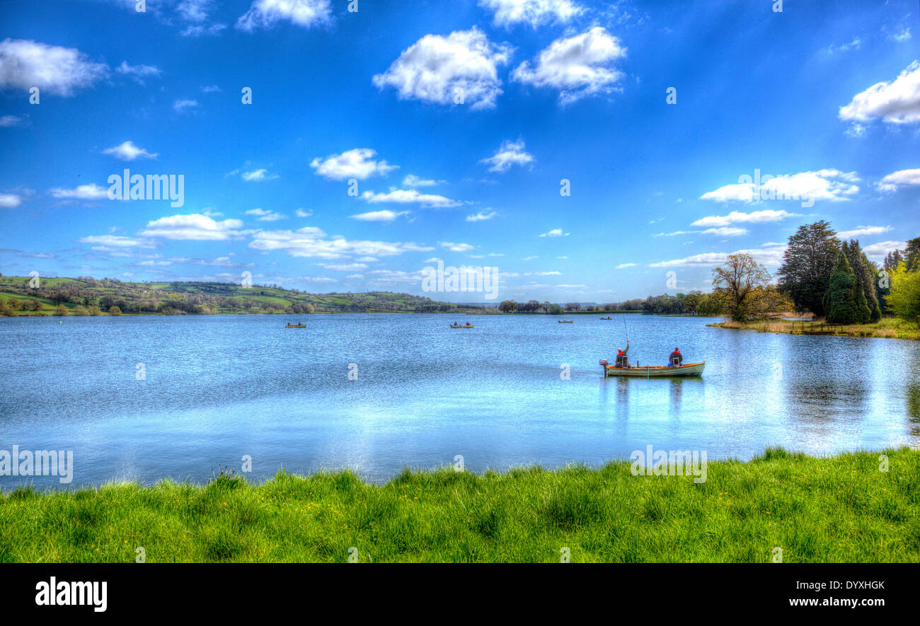 Les pêcheurs de Blagdon lake Somerset England UK en HDR colorés Banque D'Images