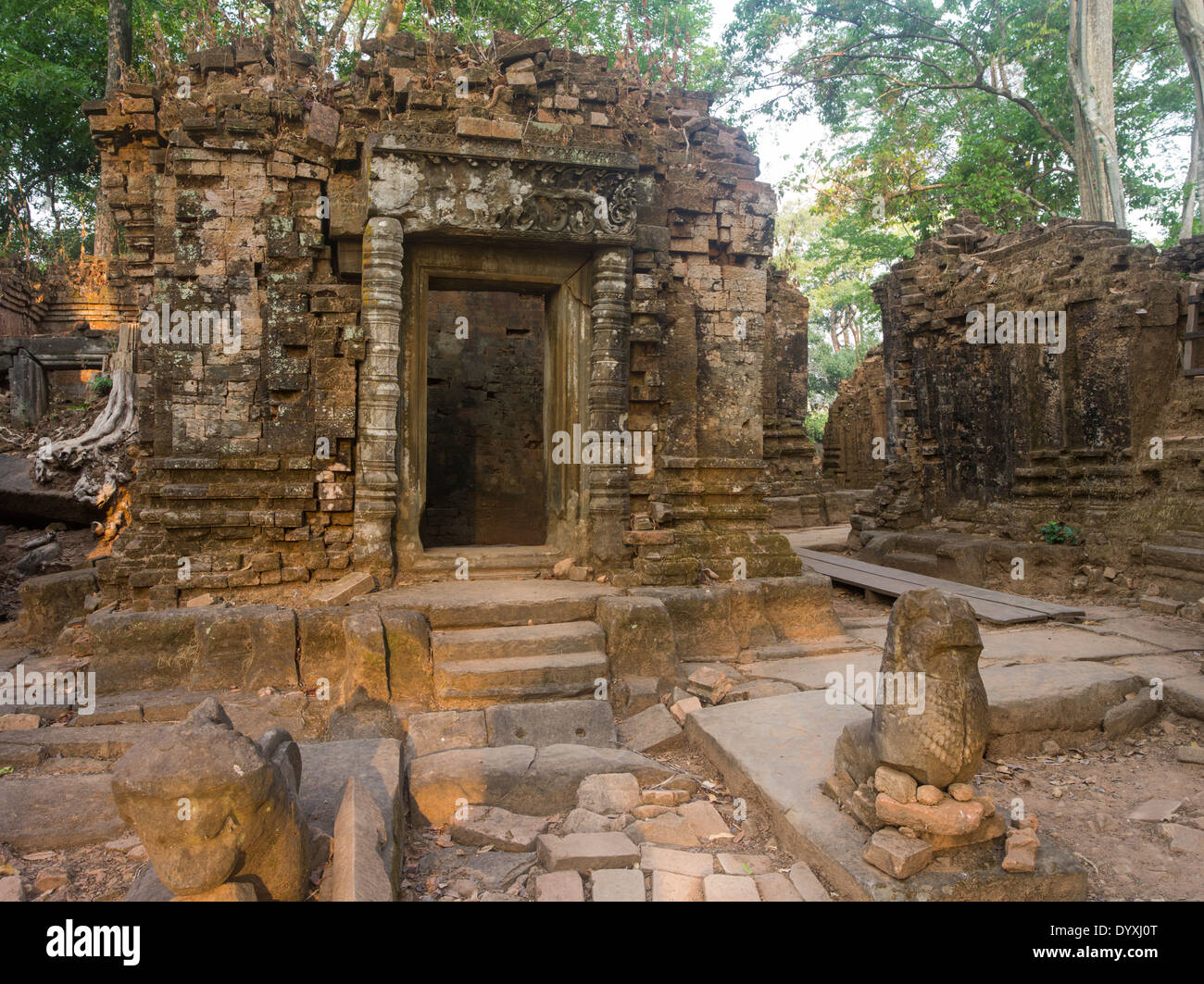 Prasat Thom le principal monument de Koh Ker 127 SW de Siem Reap, Cambodge Banque D'Images