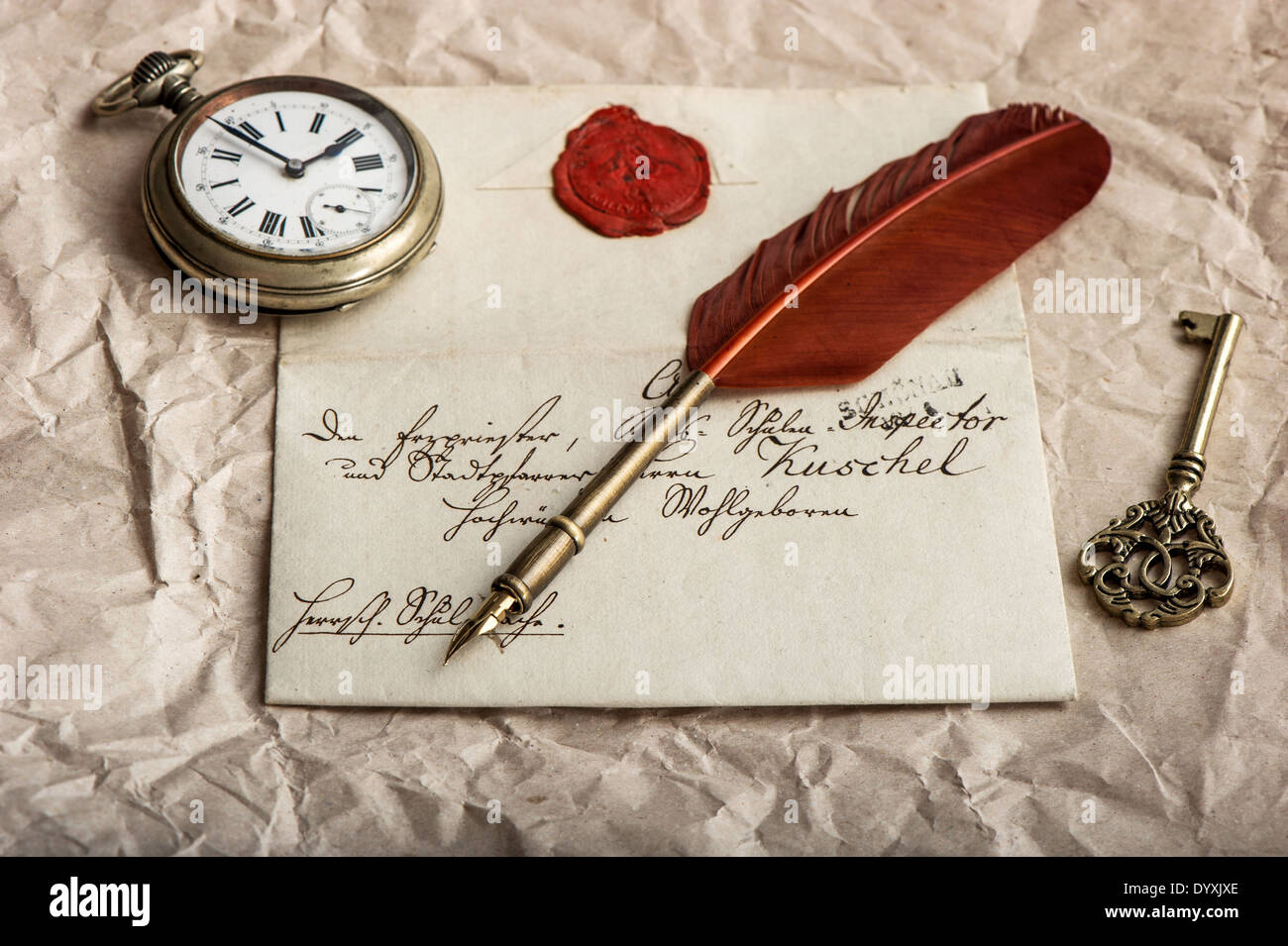 Nostalgique avec de vieux fond sentimental lettre et un stylo à encre vintage. undefined. texte libre, selective focus Banque D'Images