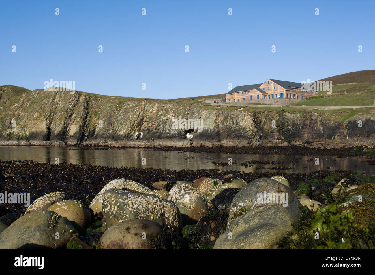 Fair Isle Bird Observatory et South Haven, Fair Isle, Shetland Banque D'Images