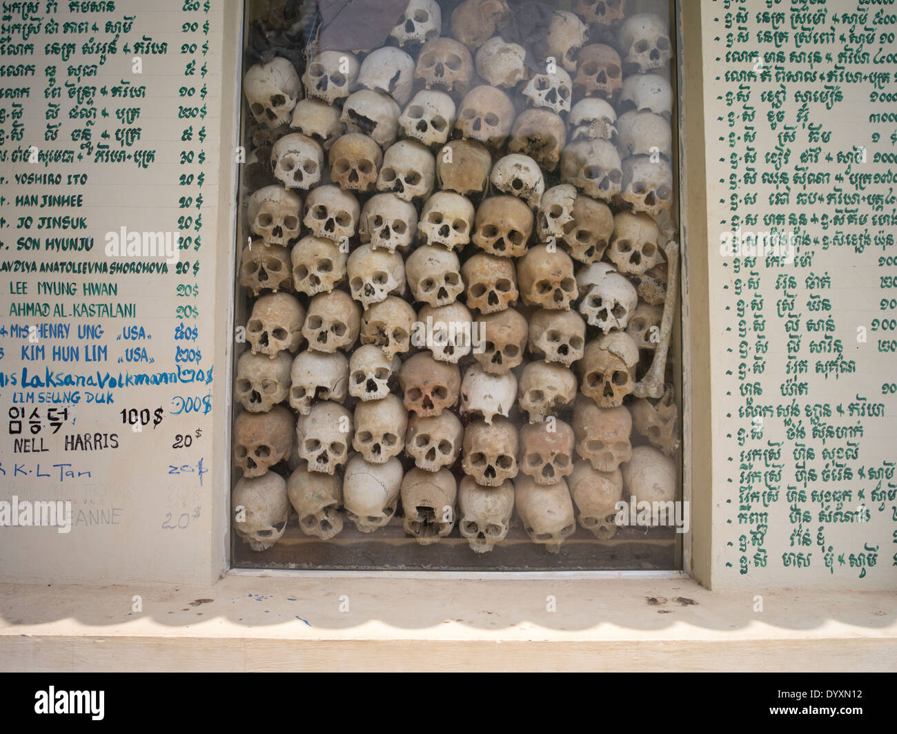 Wat Thmei Temple stupa contient des os pour les victimes des Khmers rouges. Siem Reap, Cambodge Banque D'Images