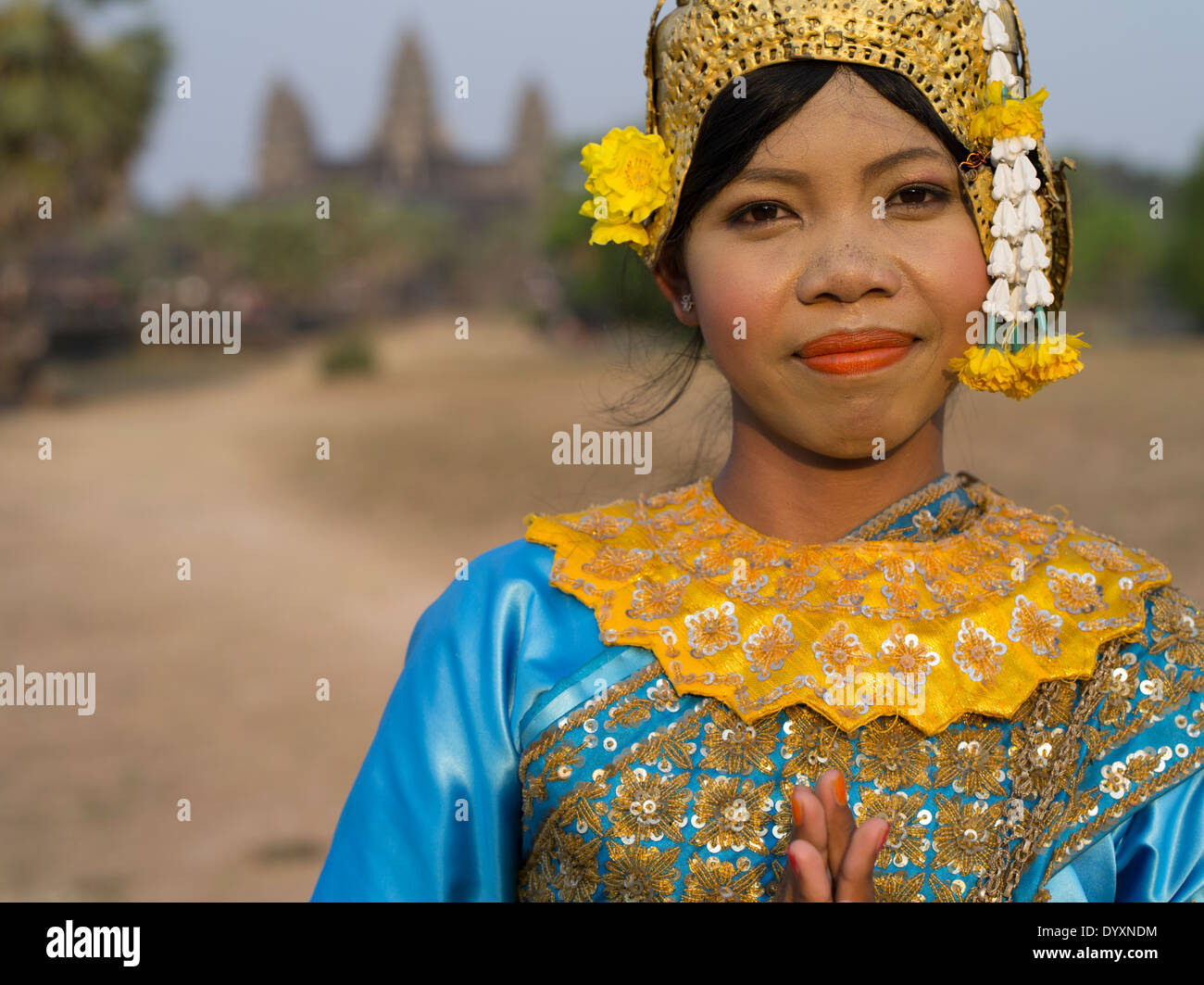 Danseuse khmère en costume d'Apsara au Temple d'Angkor Wat, Siem Reap, Cambodge Banque D'Images