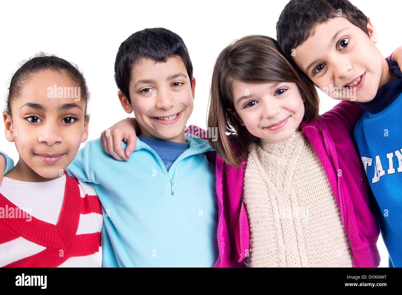 Groupe d'enfants heureux isolé dans White Banque D'Images