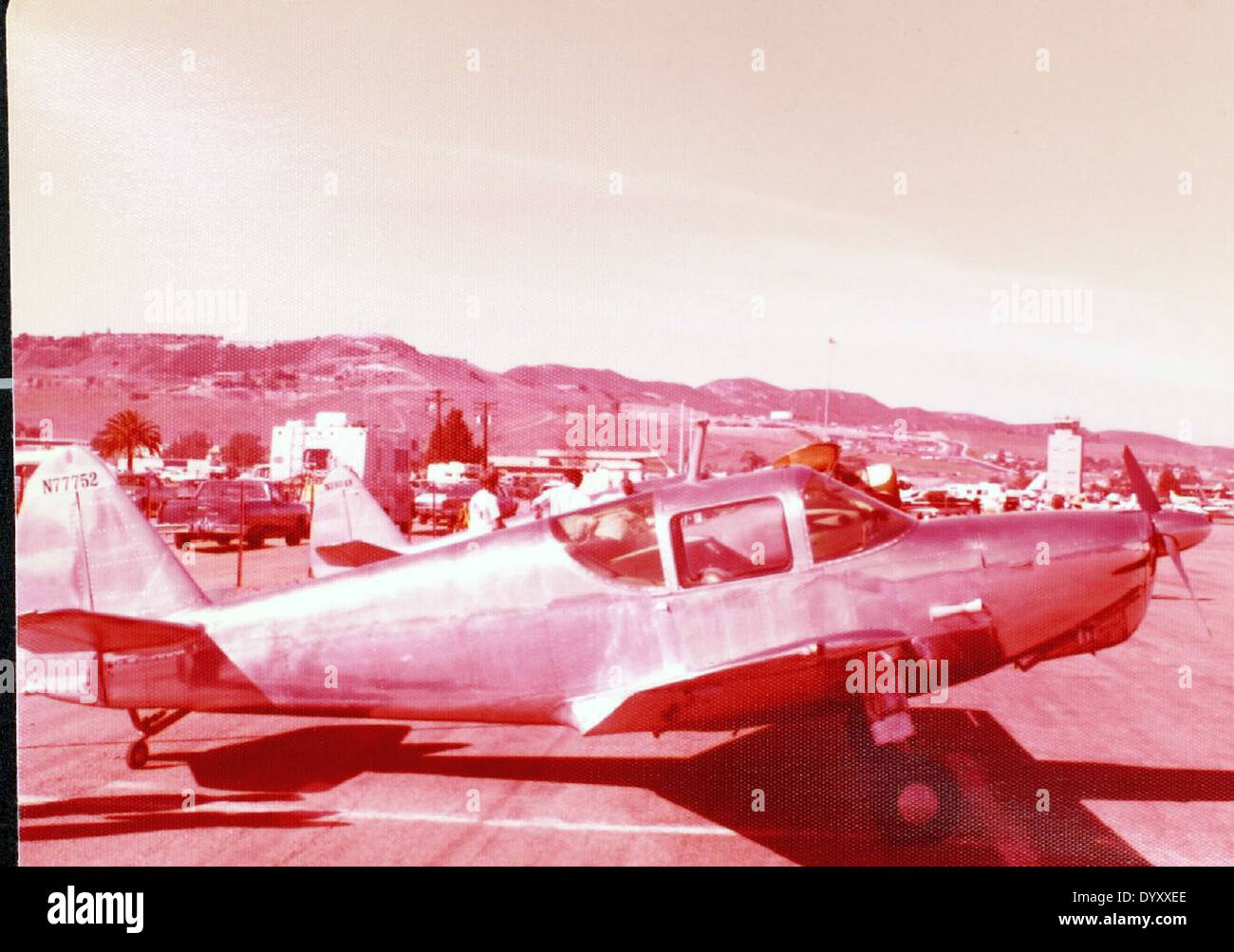 Le Globe GC-1B Swift, un avion léger d'aviation générale, est connu pour son design élégant et ses excellentes performances de vol. N77752, un Globe Swift enregistré, représente la qualité et la durabilité de la série Swift, qui était populaire parmi les pilotes privés et les écoles de pilotage au milieu du XXe siècle. Banque D'Images