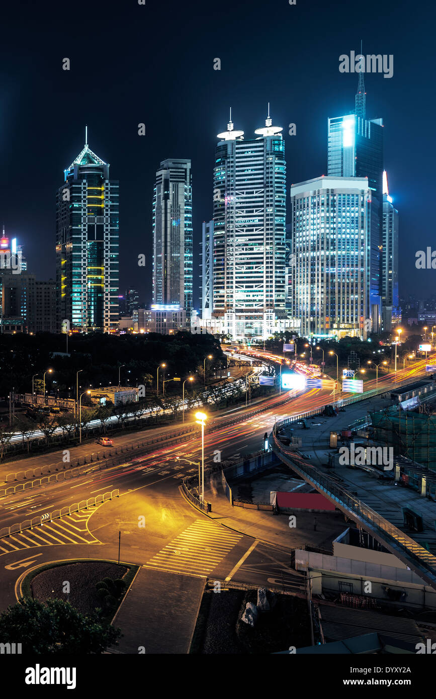 Vue d'oiseau à Shanghai en Chine. Gratte-ciel en construction en premier plan Banque D'Images