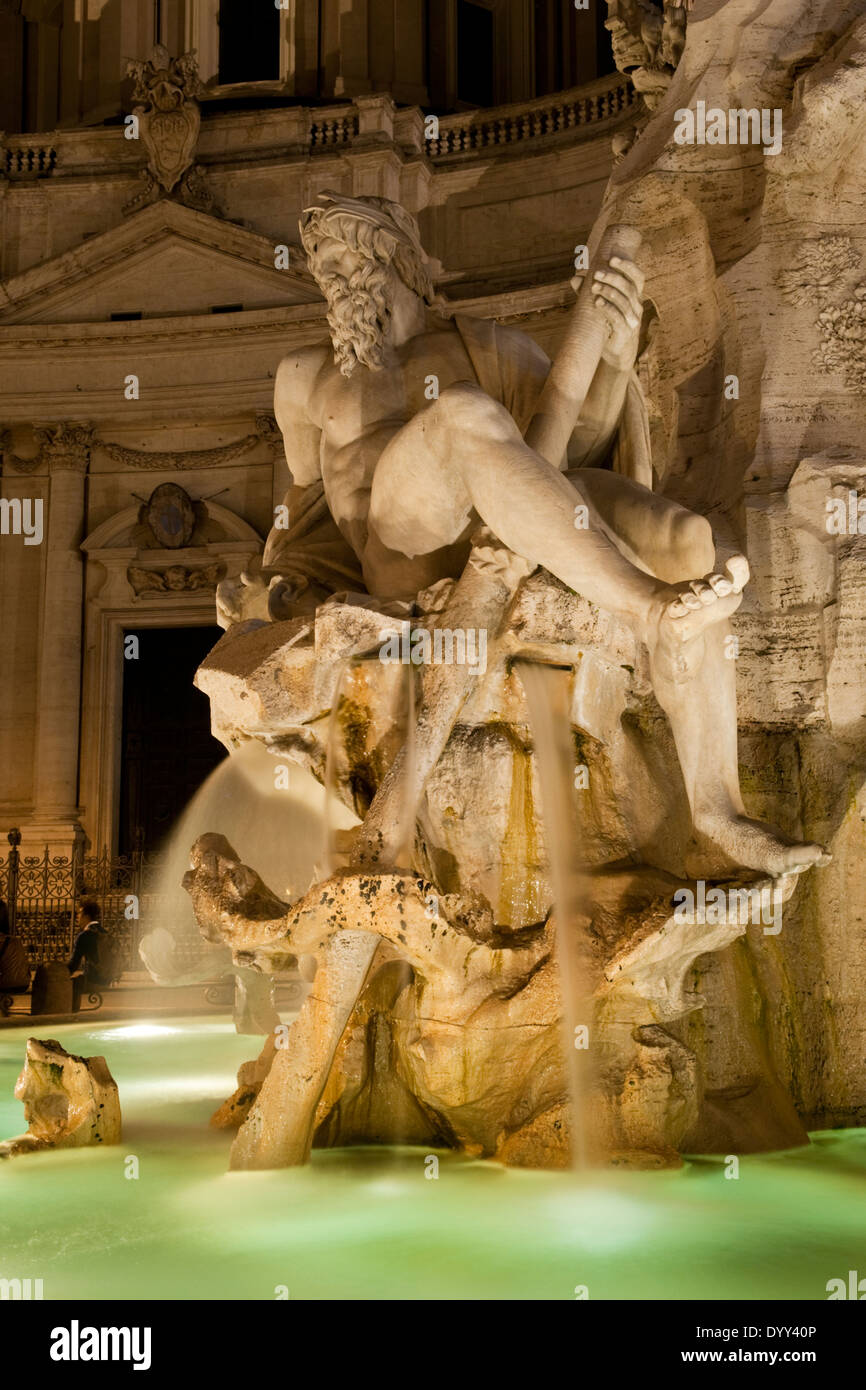 Statue du dieu de la rivière Ganges sur la Fontana dei Quattro Fiumi à Piazza Navona à Rome Banque D'Images