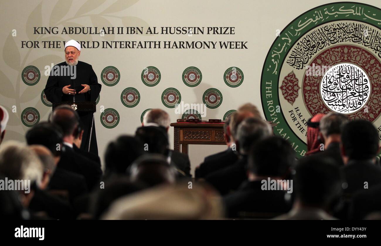 Amman. Apr 27, 2014. Ancien Grand Mufti d'Egypte Ali Gomaa donne un discours lors de la cérémonie du Roi Abdullah II Ibn al Hussein prix pour la Semaine mondiale de l'harmonie interconfessionnelle à Amman, Jordanie, le 27 avril 2014. La Semaine mondiale de l'harmonie interconfessionnelle est un temps fixé par l'ONU pour la promotion de l'harmonie interconfessionnelle et de la compréhension entre les religions. L'idée de la semaine a été proposée à l'Assemblée générale par la Jordanie en septembre 2010 et officiellement adopté par l'assemblée le mois suivant. © Mohammad Abu Ghosh/Xinhua/Alamy Live News Banque D'Images