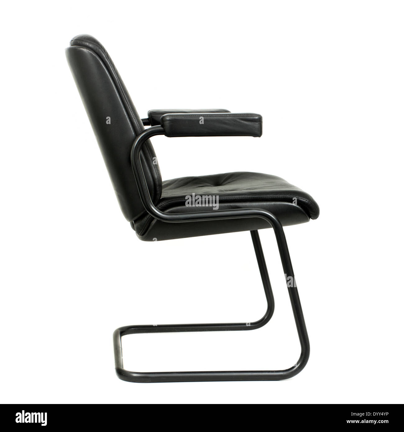 Vintage chaise noir par le célèbre designer britannique Gordon Russell (1892-1980). Banque D'Images