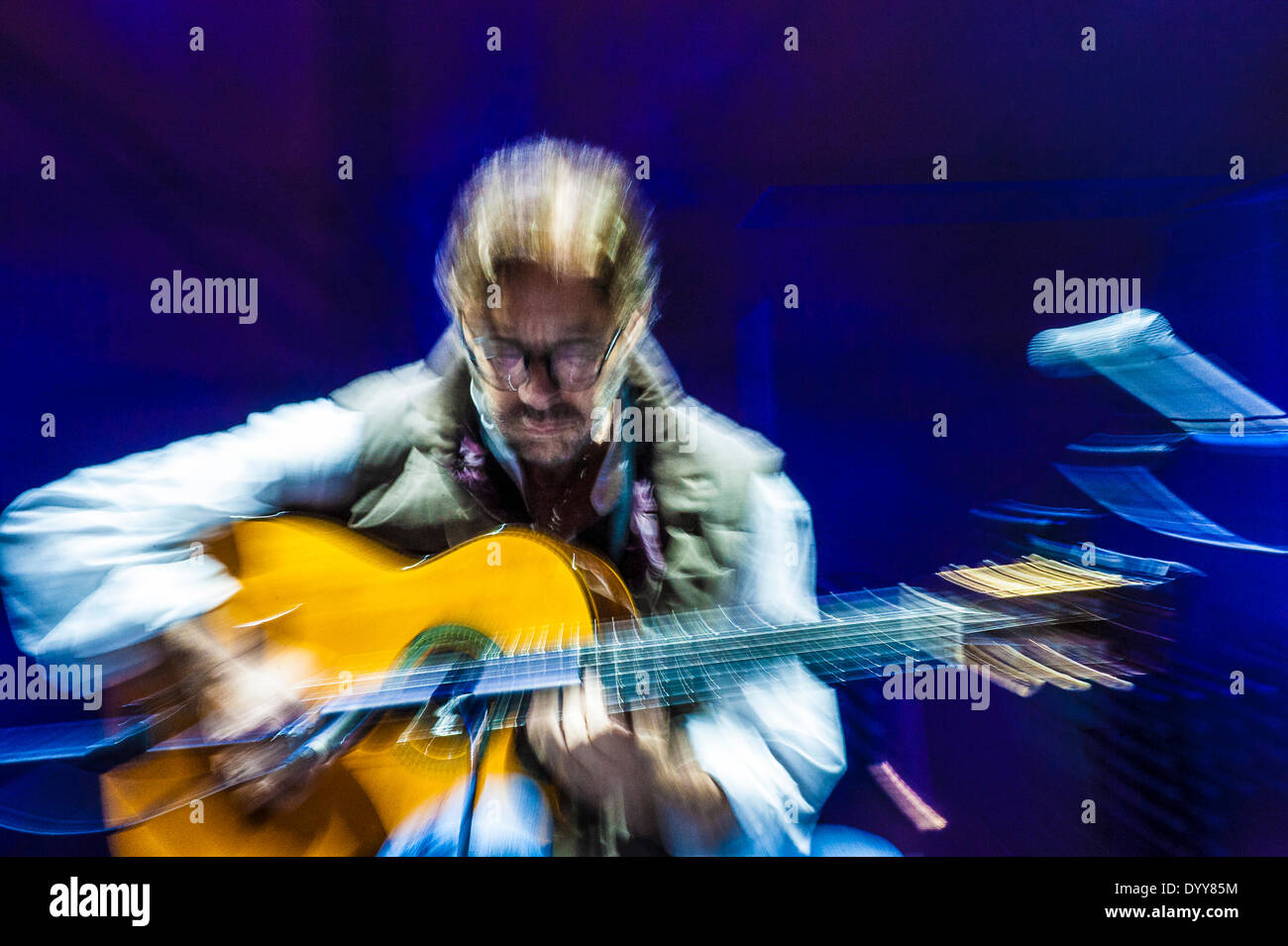 Turin, Italie. Apr 27, 2014. Torino Jazz Festival 27 avril 2014 - Al Di Meola Playng Beatles et plus -Al Di Meola Crédit : Realy Easy Star/Alamy Live News Banque D'Images