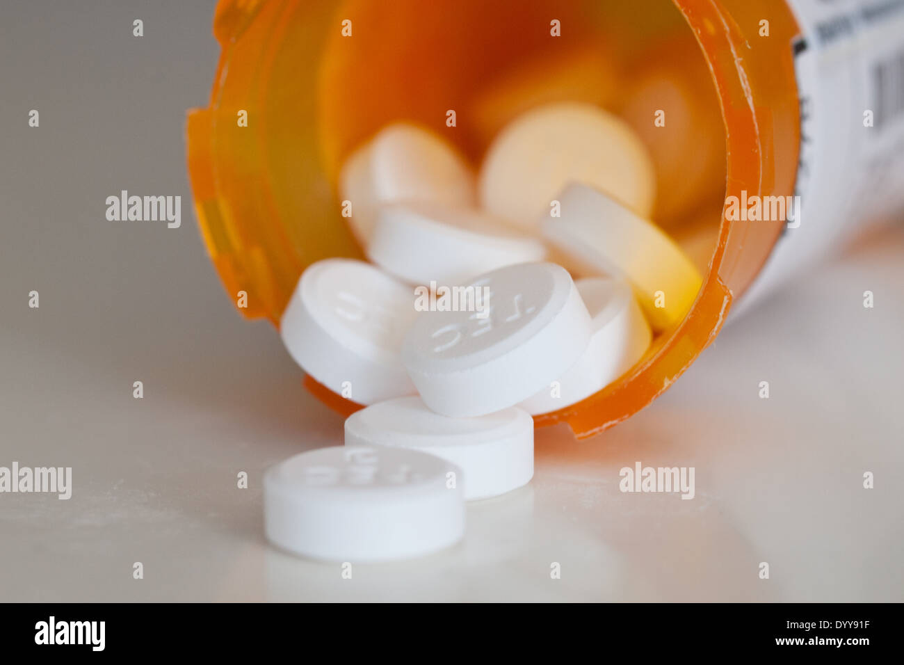 3 comprimés de Tylenol (Acétaminophène et codéine, co-codamols), un médicament utilisé pour soulager la douleur légère à modérée. Banque D'Images