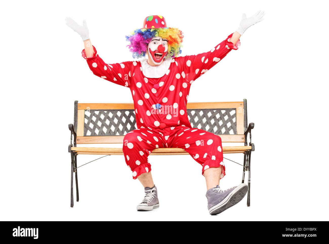 Сидящий клоун. Клоун сидит. Клоун на скамейке. Грустный клоун сидит. Клоун на стуле.