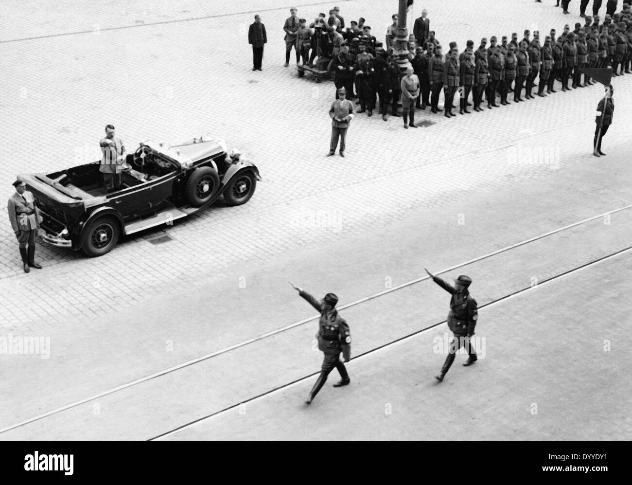 Adolf Hitler assiste à un défilé RAD à Nuremberg, 1934 Banque D'Images