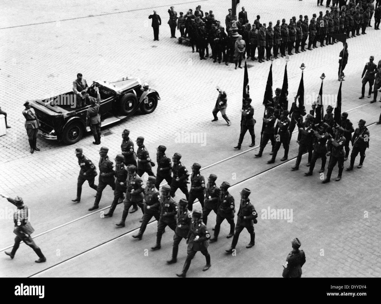 Adolf Hitler assiste à un défilé RAD à Nuremberg, 1934 Banque D'Images