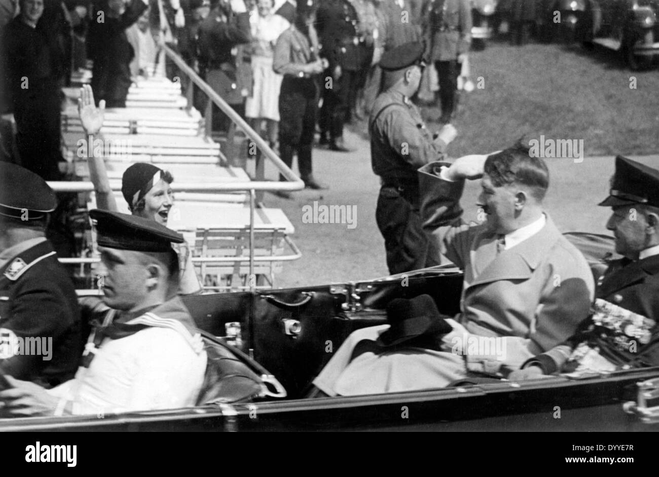 Adolf Hitler rend visite à la flotte de la marine à Kiel Banque D'Images