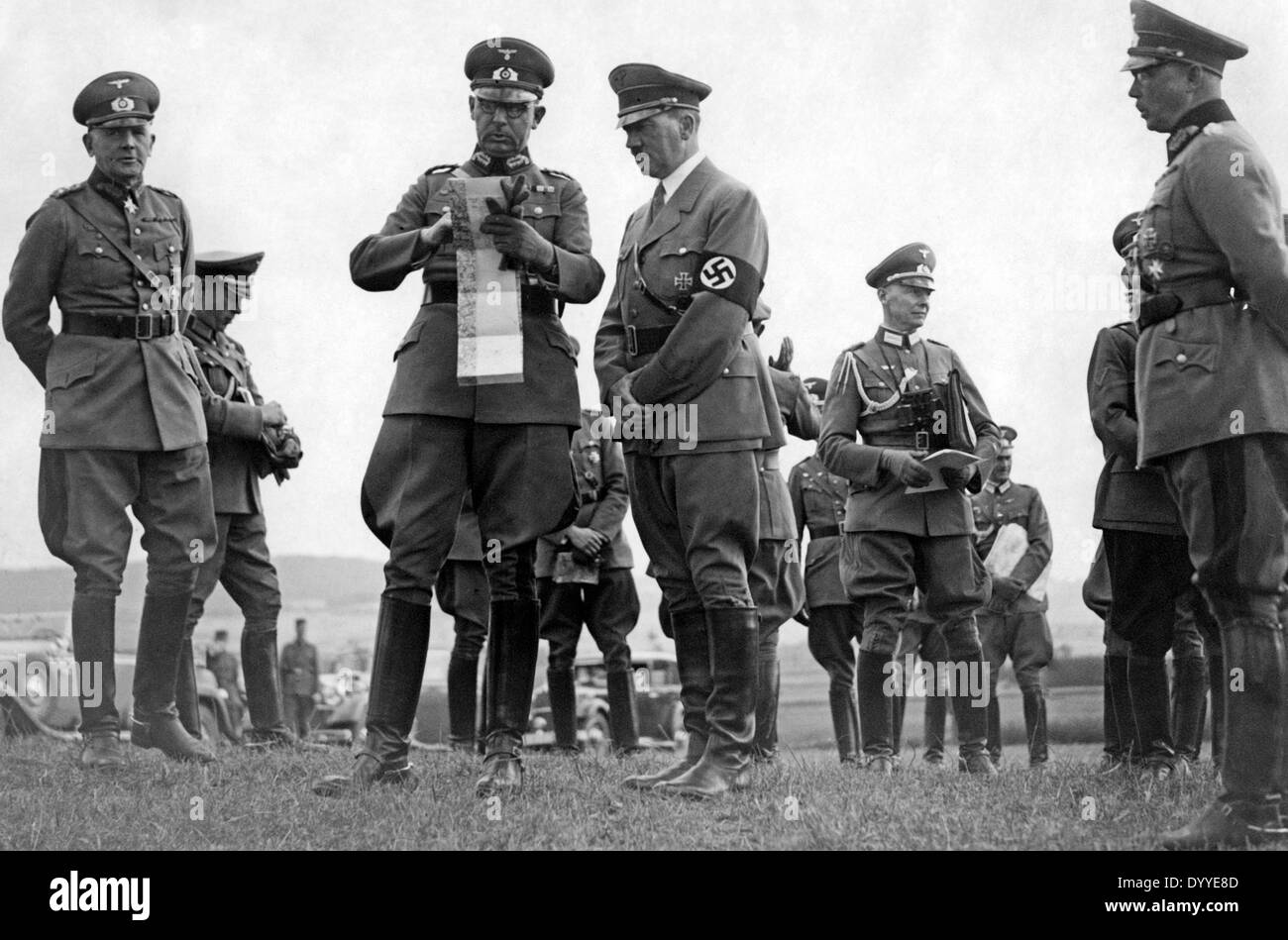 Adolf Hitler assiste à une manœuvre de la Wehrmacht, 1935 Banque D'Images