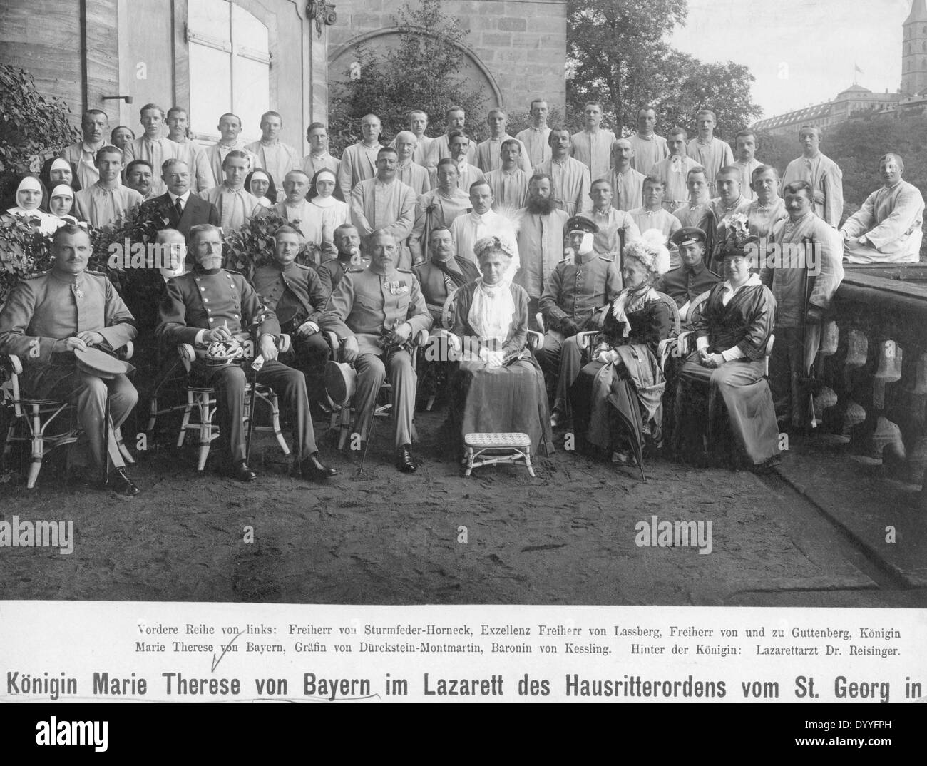 La reine Maria Theresa dans un hôpital militaire, 1915 Banque D'Images