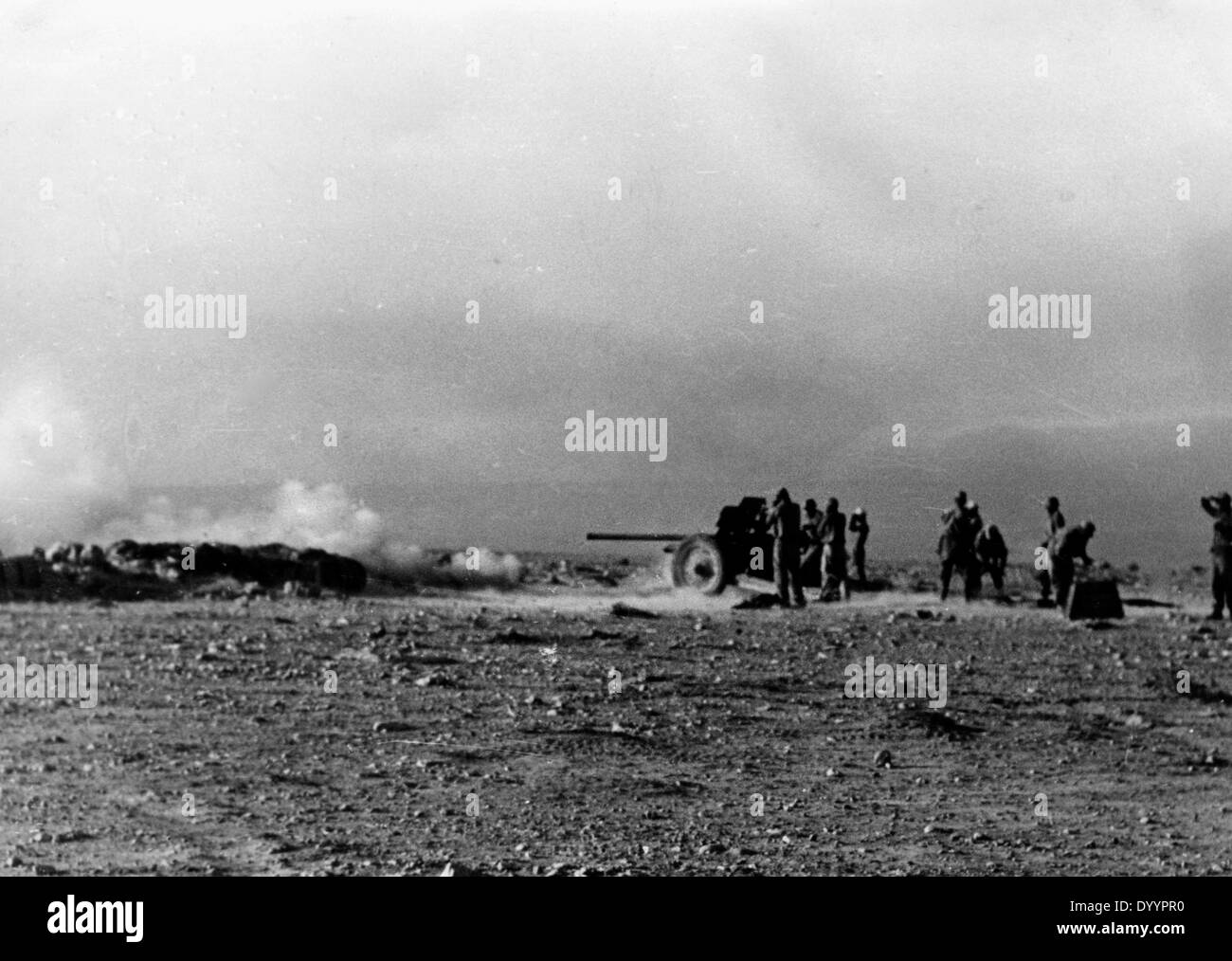 Flak allemande pendant la bataille d'El Alamein, 1942 Banque D'Images