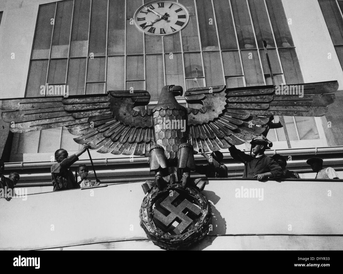 Aigle impérial avec croix gammée à Nuremberg, 1933 Banque D'Images