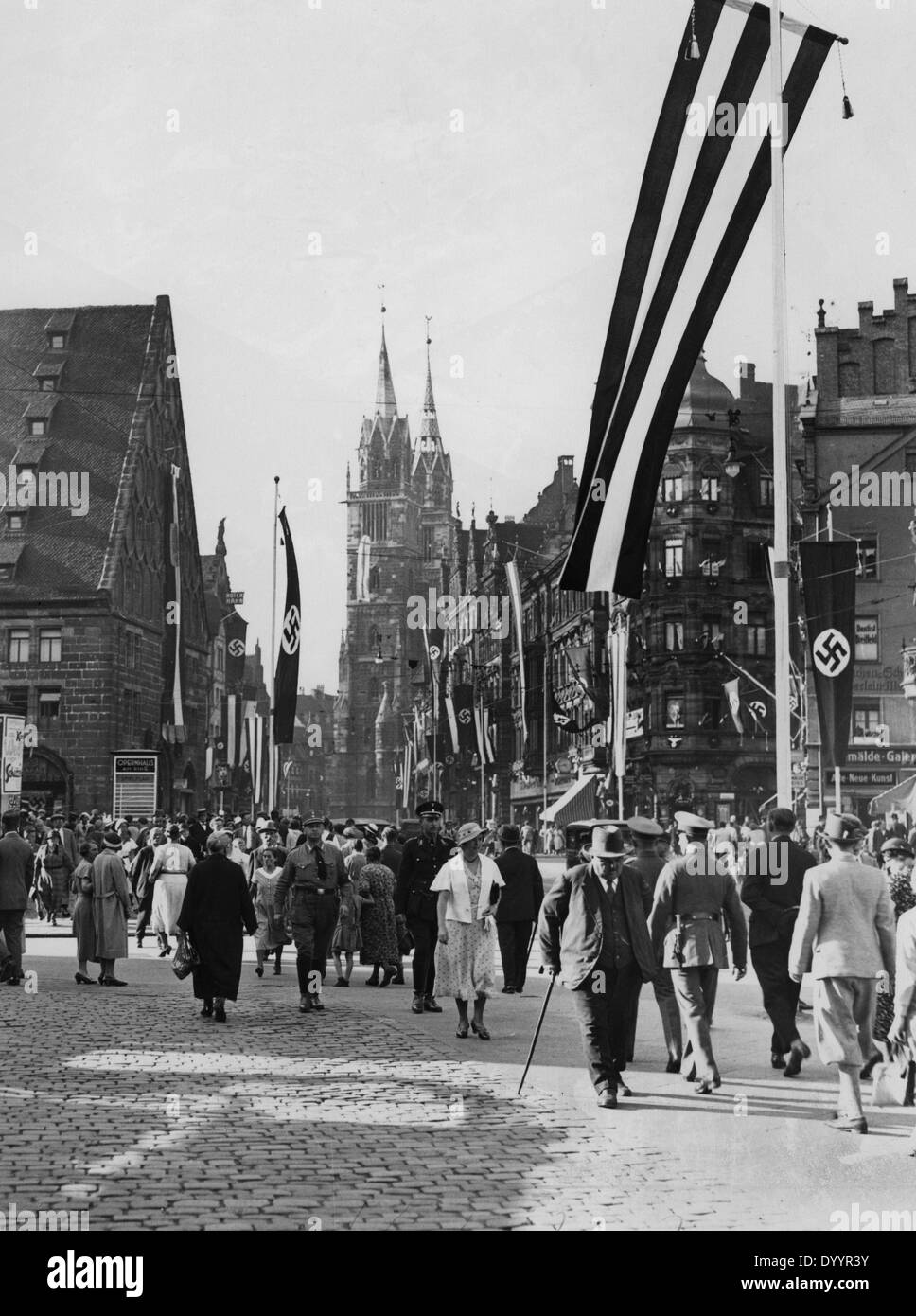 Les piétons dans les rues de Nuremberg, 1933 Banque D'Images