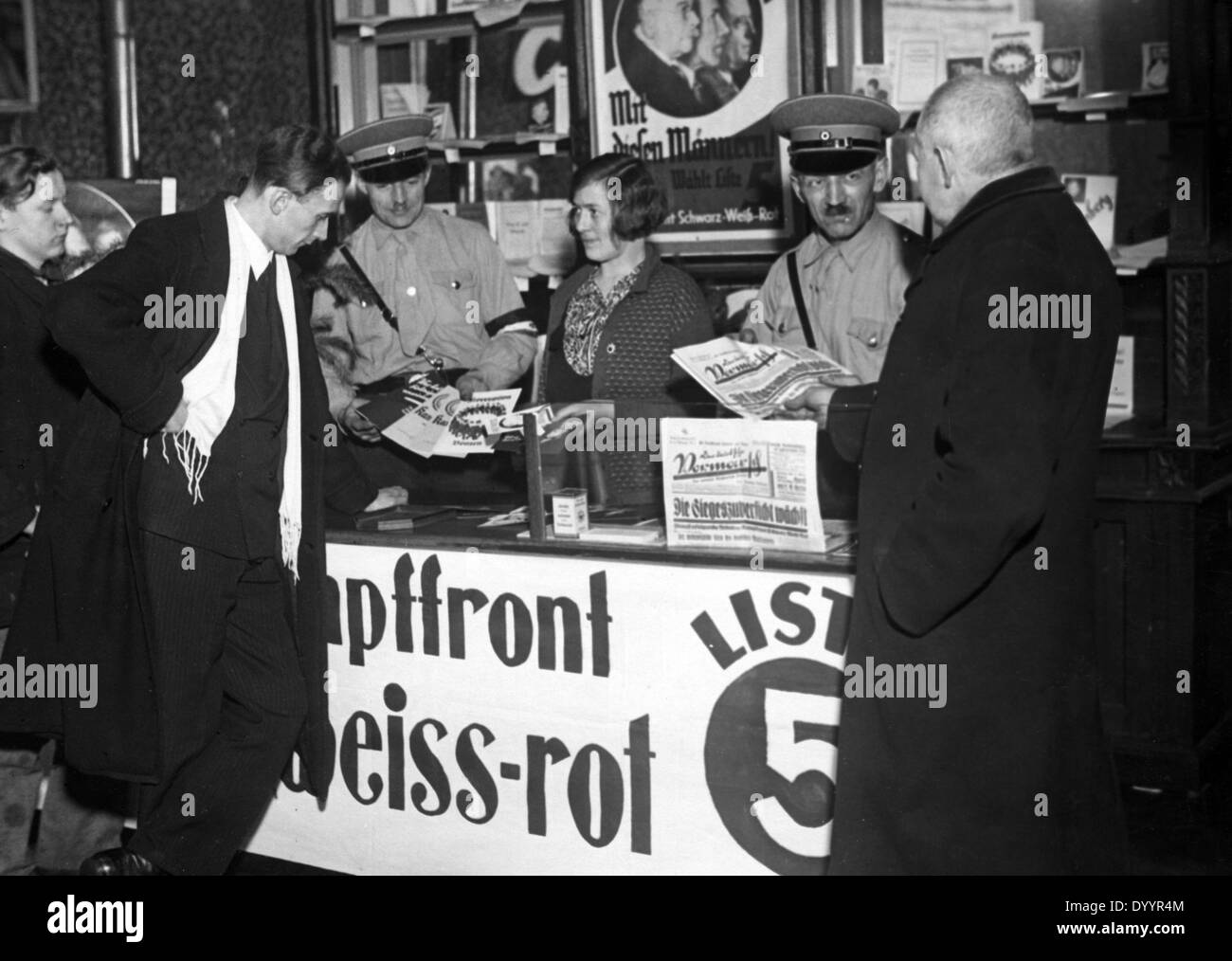 Vente de matériel de propagande nationale allemande, 1933 Banque D'Images
